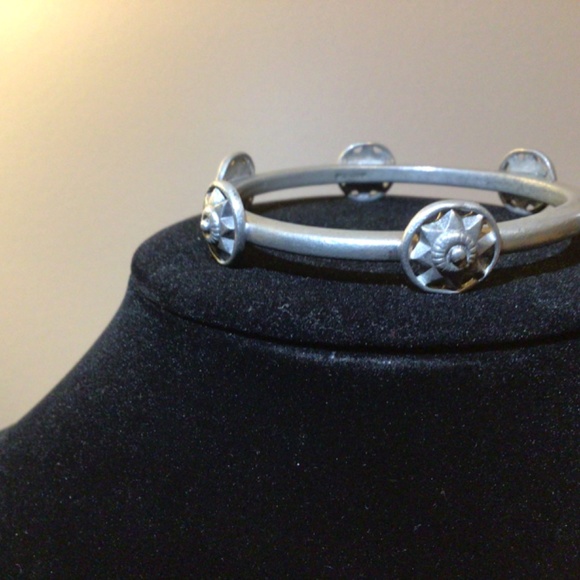 Ben-Amun Pewter 6 Star Flower Station Bracelet - Picture 8 of 11